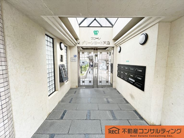 ワコーレグリーンコート芦屋のエントランス