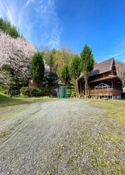 ログハウス店舗～かつらぎ町～の駐車場