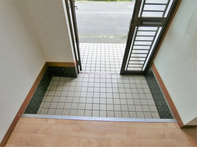 東金市田中貸家の玄関