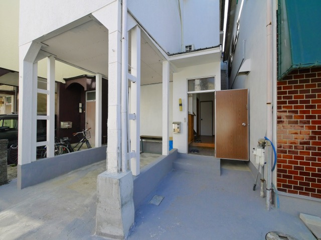 東木辻町一戸建てのエントランス|毎日通るエントランスはこのようになっています