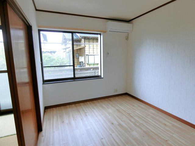 鷲巣ドリームハイツの洋室