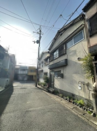 伏見区日野谷寺町<中古戸建>の前面道路含む現地写真
