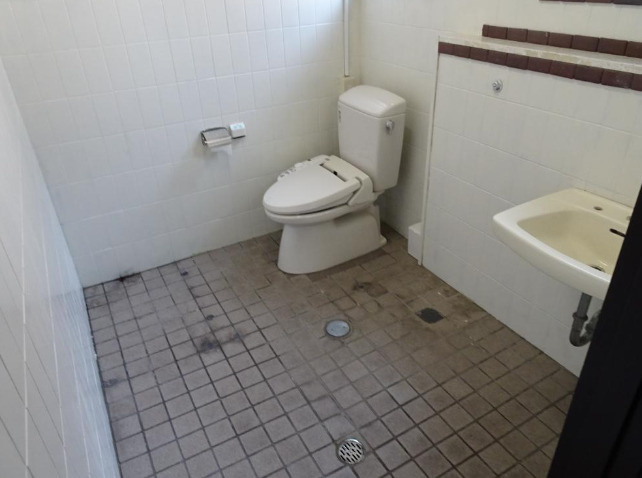 大津市馬場２丁目の事務所のトイレ