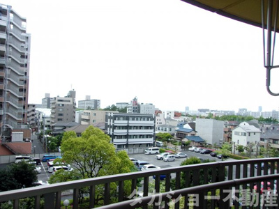 【展望】 | 稲毛東映マンションB棟 | バルコニー側が敷地内（駐車場）のため、将来的にも眺望・陽当り確保されております。