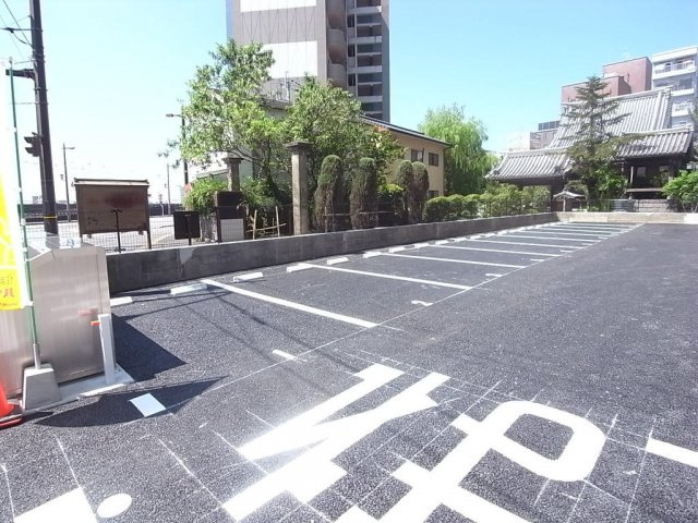 熊本市中央区古桶屋町の賃貸マンションの駐車場