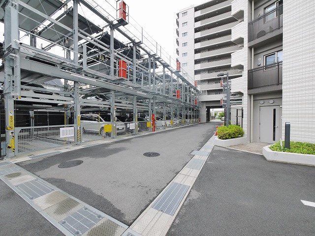 ローレルコート西大寺栄町の駐車場