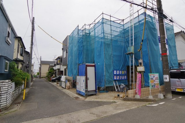 越谷市三野宮　新築戸建ての前面道路含む現地写真