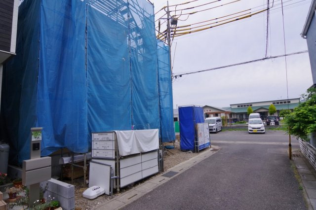 越谷市三野宮　新築戸建ての前面道路含む現地写真