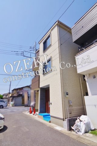 越谷市下間久里　新築戸建ての前面道路含む現地写真
