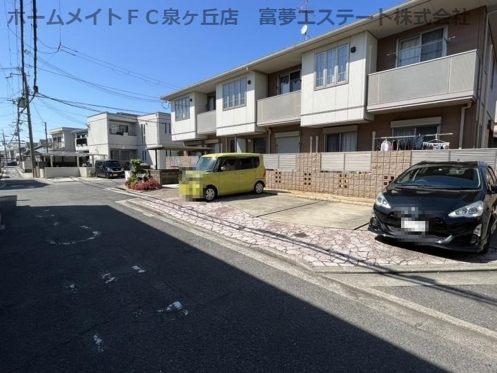 シャーメゾン津久野の駐車場