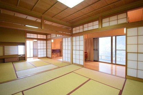 【和室】 | 東急天城高原別荘地　戸建 | 和室の続き間です。縁側も広く、陽当り良好です