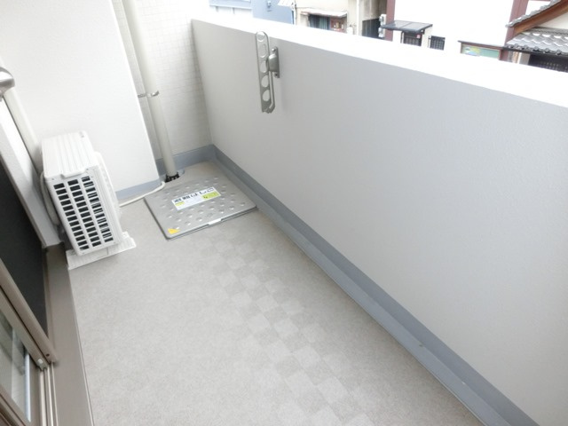 大阪市淀川区十三元今里１丁目の賃貸マンションのバルコニー