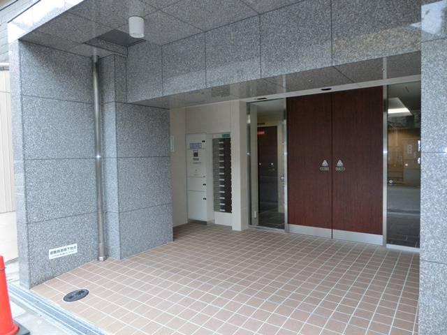 大阪市淀川区十三元今里１丁目の賃貸マンションのエントランス