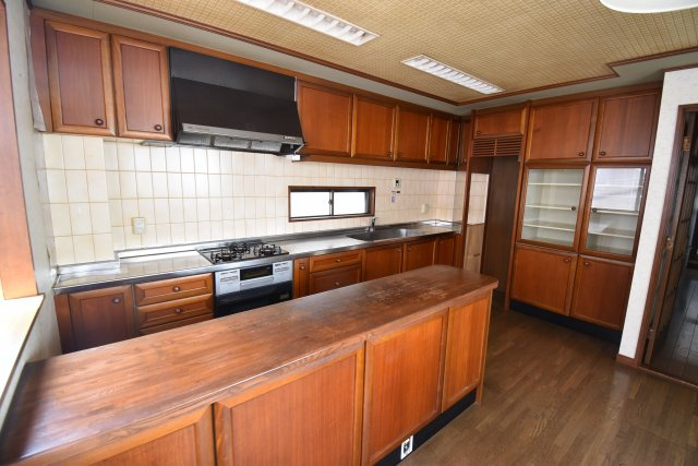 【キッチン】 | 新宿区百人町　賃貸併用住宅 | 山手線「新大久保」駅徒歩２分！総武線「大久保」駅も徒歩７分の賃貸併用住宅です♪商店街から一本入った南側公道に面した好立地！敷地約65坪・建物居住部分133.06㎡の６LDK！