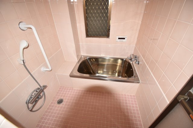 【浴室】 | 新宿区百人町　賃貸併用住宅 | 山手線「新大久保」駅徒歩２分！総武線「大久保」駅も徒歩７分の賃貸併用住宅です♪商店街から一本入った南側公道に面した好立地！敷地約65坪・建物居住部分133.06㎡の６LDK！