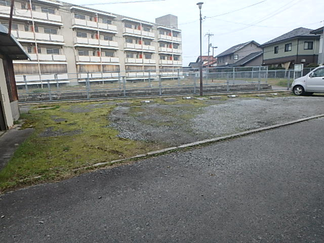 ビレッジハウス安倍1号棟の駐車場