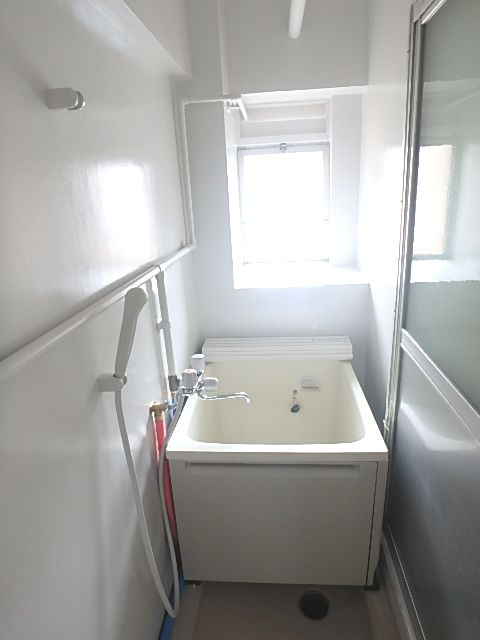 ビレッジハウス安倍1号棟の浴室|204の写真