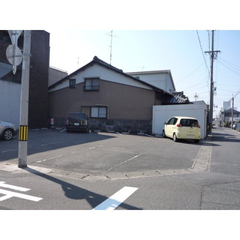 加納大黒町６丁目駐車場