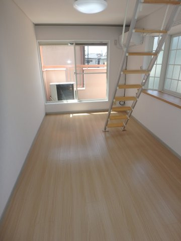 ベルハイムJ＆Kの洋室