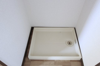 【設備】 | クイーンフィールド | 室内洗濯機置場