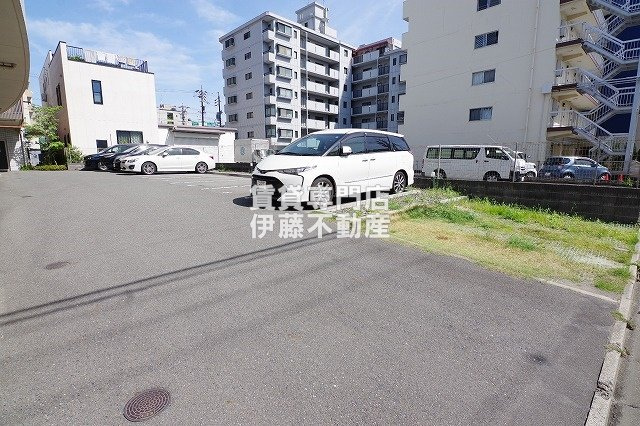 K&Sブロスの駐車場