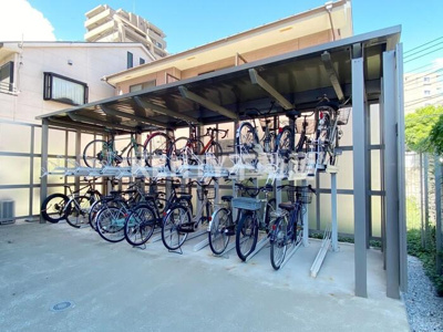 【その他共用部分】 | ＣＯＵＲＴ　ＢＲＥＥＺＥ　多摩川 | 駐輪場