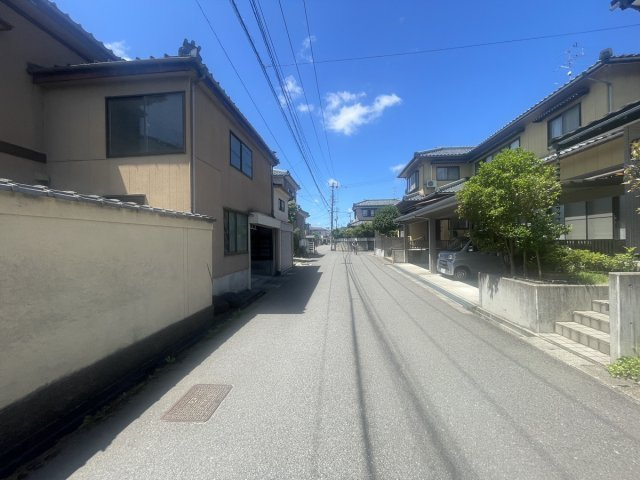 中央区南長潟　売地の前面道路含む現地写真