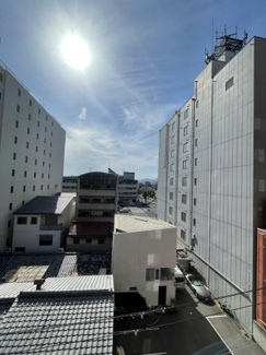 【展望】 | （2023年4月）撮影
洋室2から見える西側の眺望です。堀川通まで視界は開けています。