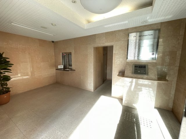 リーガル京都二条城東■南西角部屋！5階部分のエントランス