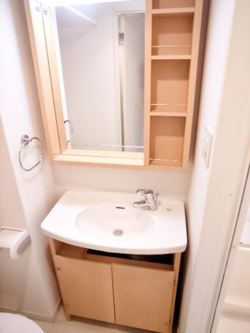 サヴォイレジェント　7階の独立洗面台|別号室のものです。現状優先になります。