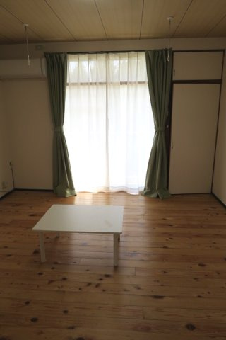 恵Houseの洋室