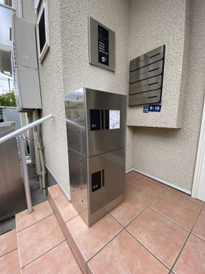 【その他共用部分】 | シャルマン ドミール | 共用エントランスには宅配BOXがあるので荷物の受け取りもスムーズに♪再配達を依頼する手間が省けます☆