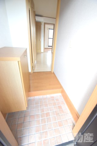 【玄関】 | 収納もある玄関です