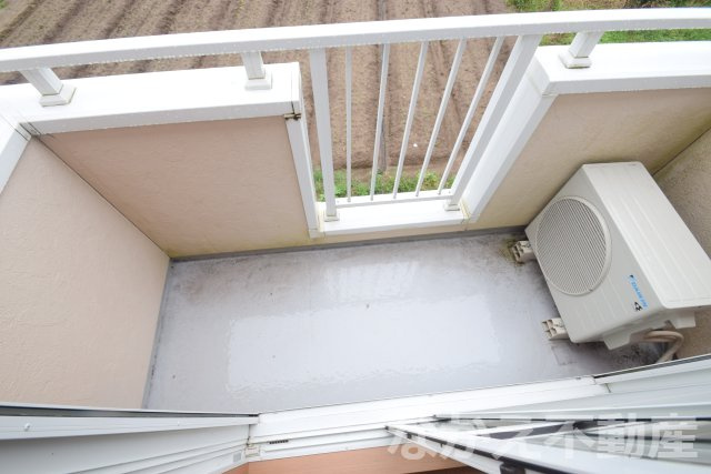 【バルコニー】 | 暖かな日差しのふりそそぐバルコニー