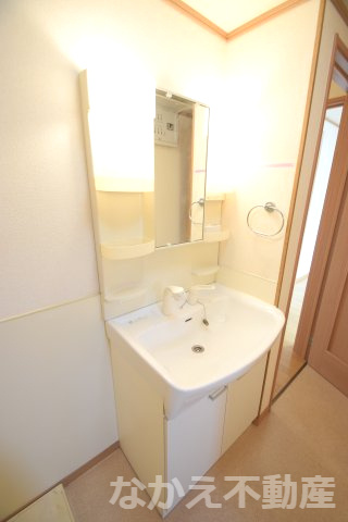 【洗面所】 | 脱衣スペースもあります