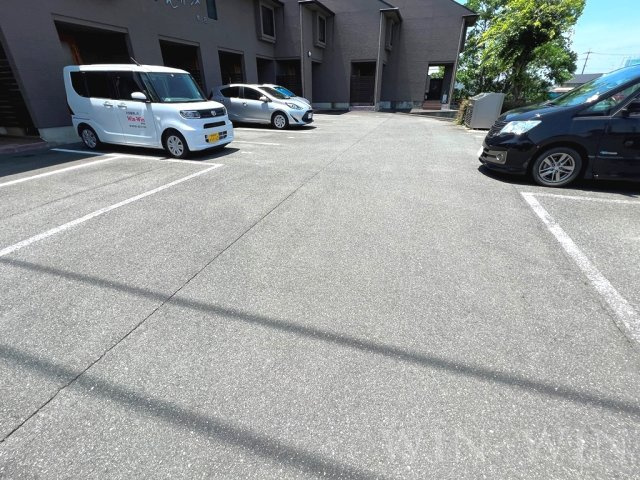 セザンヌ牟呂の駐車場
