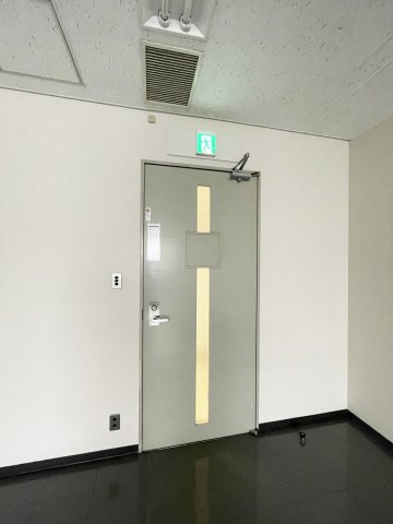 浜松元城町第一ビルディングの玄関