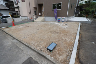 【駐車場】 | 並列3台駐車可能なので、お車を複数お持ちの方も安心です♪