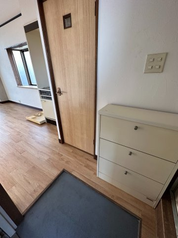 メゾンオーブの玄関|※別号室参考写真です