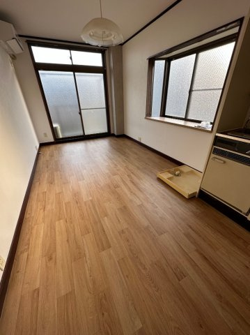 メゾンオーブの居間・リビング|※別号室参考写真です