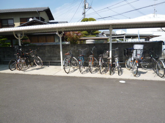 倉敷市八王寺町の賃貸マンションのその他共用部分|自転車置き場