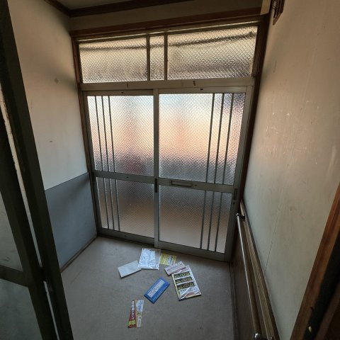 佐々木アパートの玄関