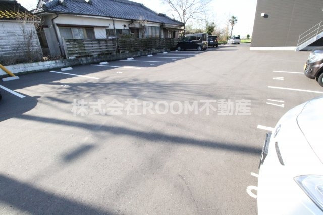 CATBOX　TADEIKE　A棟の駐車場