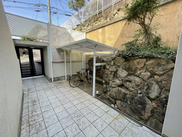 セレブ岡本のエントランス