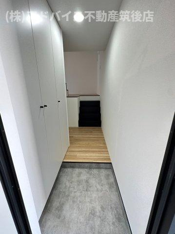 八女市本村のアパートの玄関