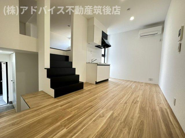 八女市本村のアパートの居間・リビング