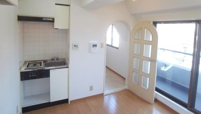 ビクセルお茶の水の居間・リビング|※写真は同タイプの別室になります