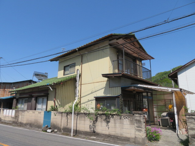 藤岡市鬼石　中古の前面道路含む現地写真