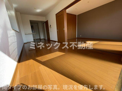 【居間・リビング】 | ファミリアOdo | 同タイプのお部屋の写真。現況を優先します。