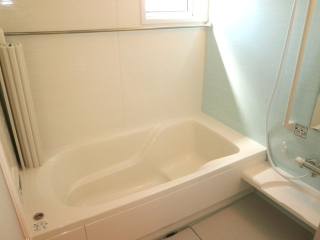 メゾン・ド・ルシオの浴室|落ち着いた空間のお風呂です